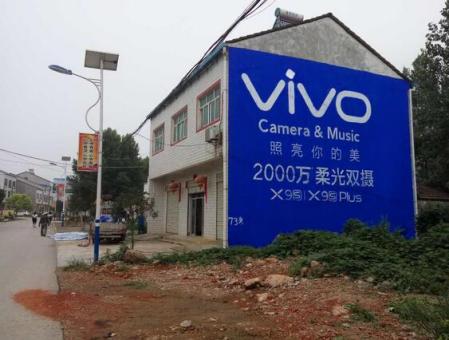 灵山刷墙广告和喷绘墙体广告哪个效果好？