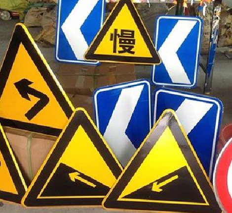 灵山标识标牌中颜色的确定是很重要的。